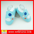 Factory supplier supermarket blue and white fish embroidered cow leather soft children shoes